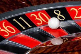Dealer langsung berinteraksi dengan pemain melalui live casino fafa877 yang interaktif